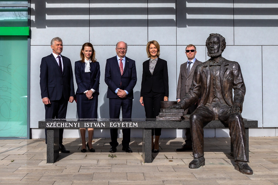 Participants of the meeting at the Széchenyi statue in front of the Management Campus of Széchenyi István University (Ambassador Dag Hartelius in the middle, Dr Eszter Lukács, Vice President, on his right).png
